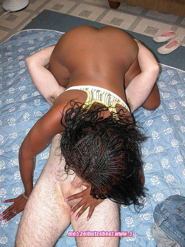 20P A esposa de Ébano, Honey, tem sua vulva lambida e fodida por um nerd branco