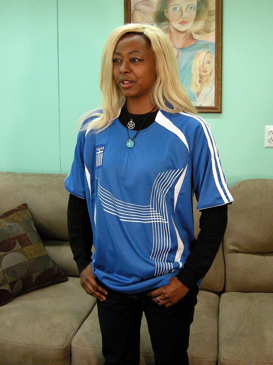 20P A pequena amadora Fiona tira a roupa no casting e mostra seu corpo negro gostoso