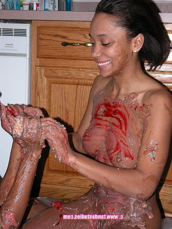 20P Slutty amateur lesbians Lucky & Charm have a kinky foodplay session