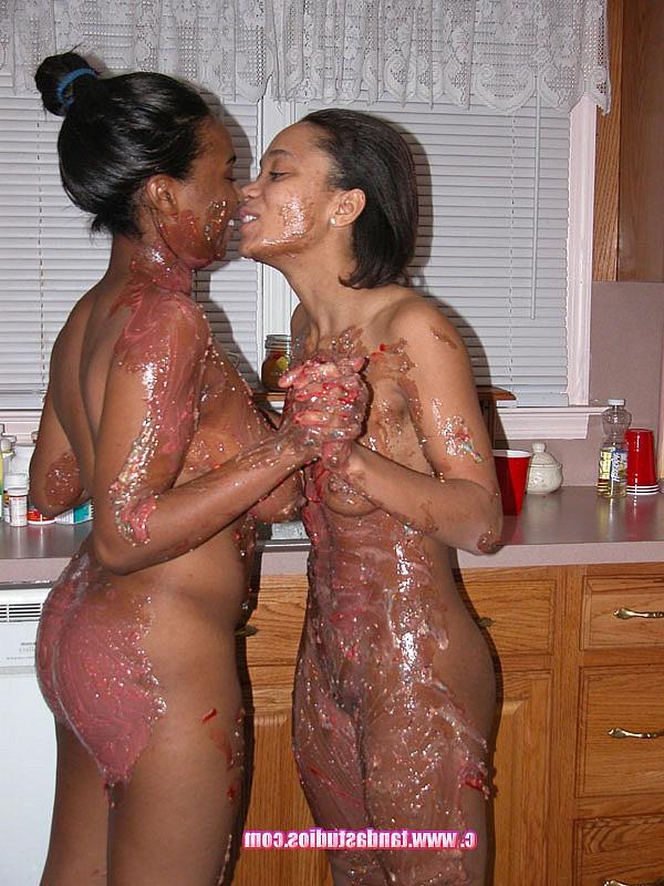 20P Slutty amateur lesbians Lucky & Charm have a kinky foodplay session