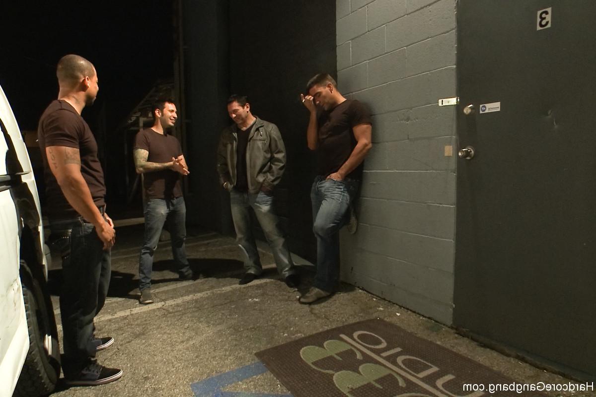 20P Gangbang duro con Dirk Huge, John Strong, Mark Davis, Tara Lynn Foxx, Tommy Pist