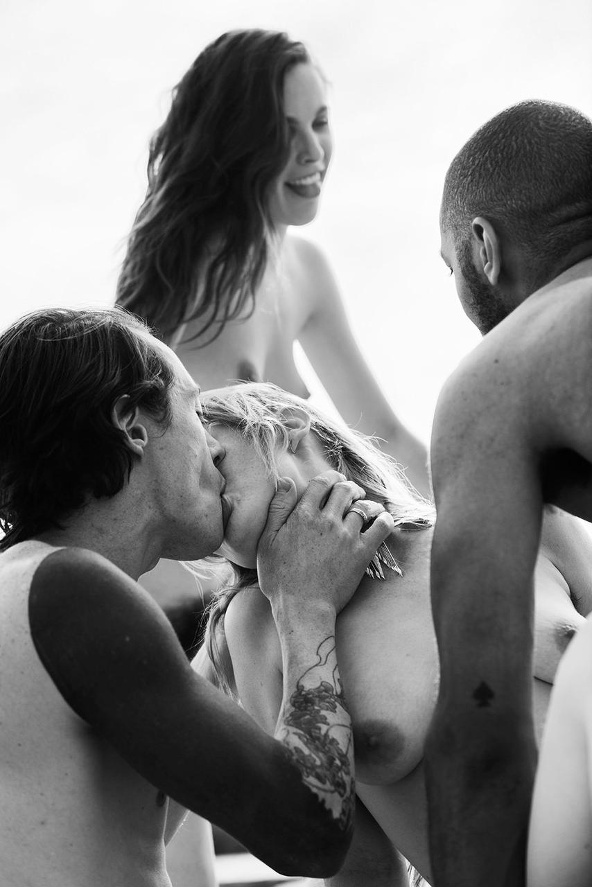 15P Namoradas Amarna Miller e Vex Ashley fodendo forte em um quarteto na piscina