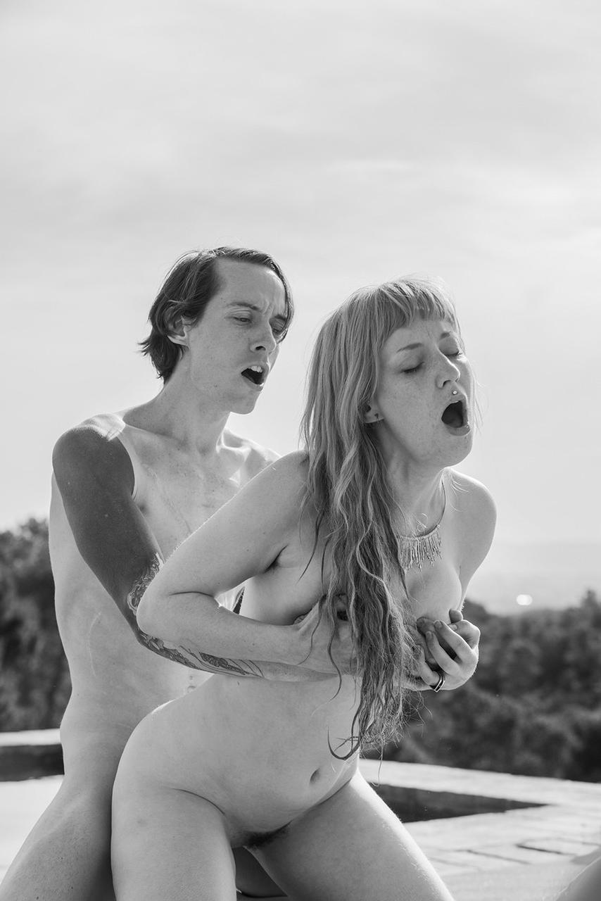 15P Namoradas Amarna Miller e Vex Ashley fodendo forte em um quarteto na piscina