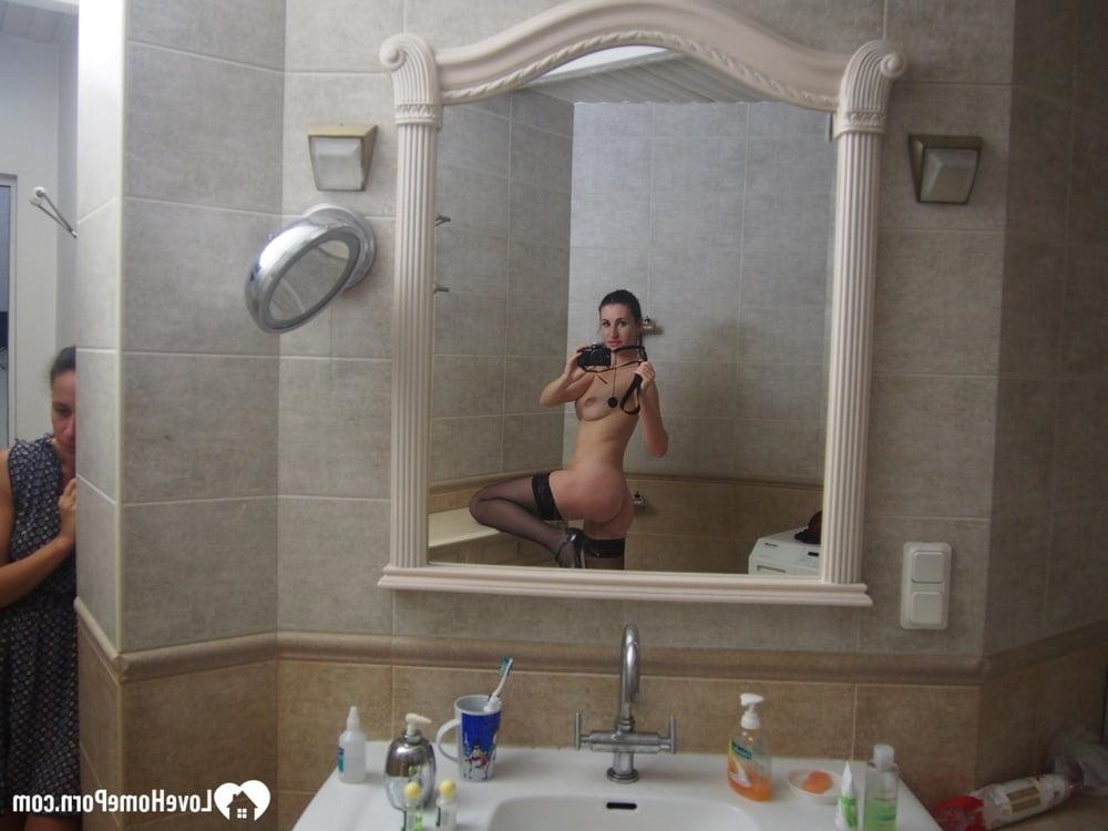 18P Une enseignante amateur expose ses gros seins et sa chatte rose dans une action solo faite maison