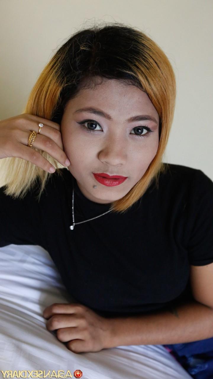 20P Menina asiática Sushi termina um strip-tease quente com sexo POV e fica enlouquecida