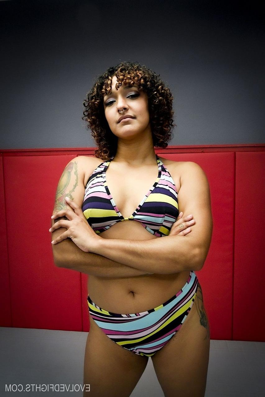 20P Curly-haired wrestler Daisy Ducati fucks her inked partner with a strapon