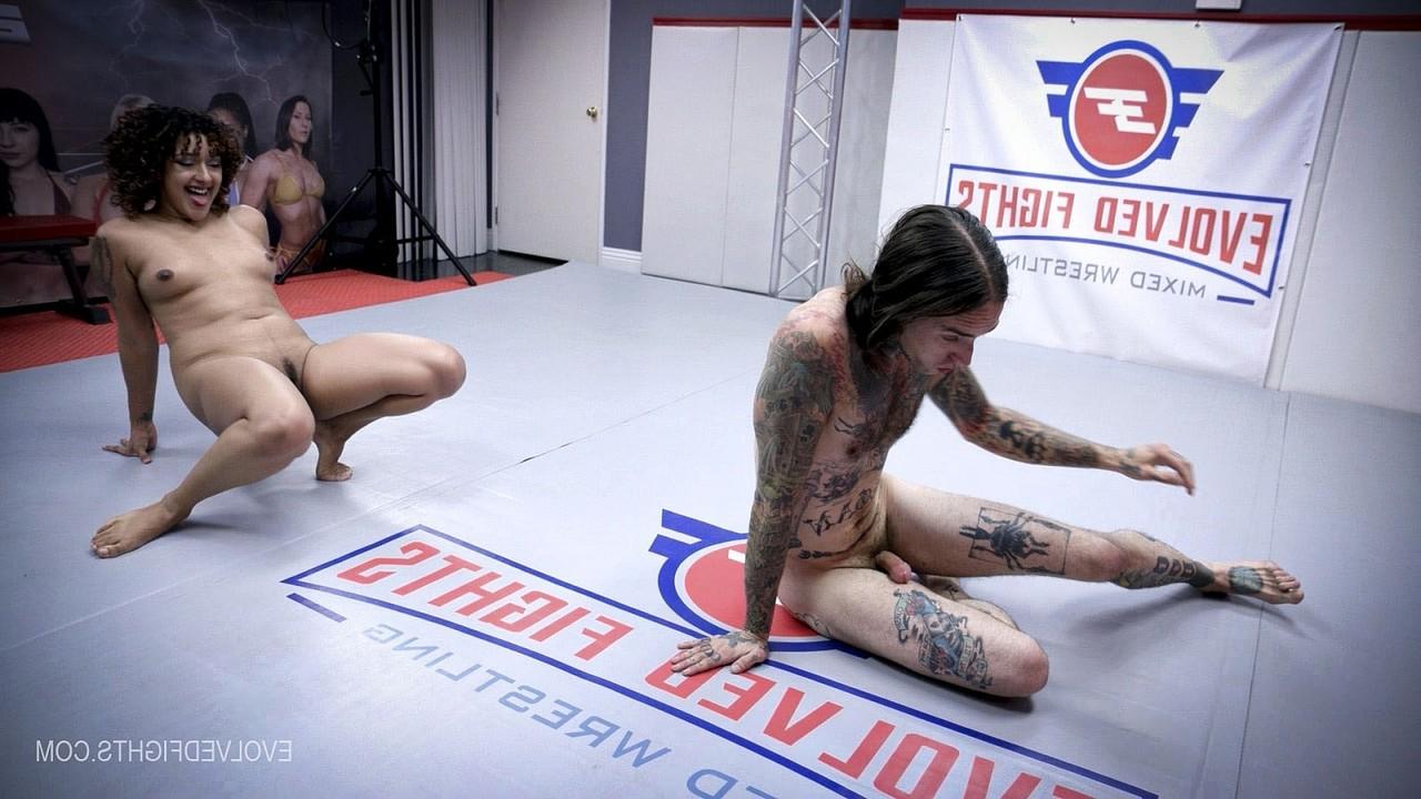 20P Curly-haired wrestler Daisy Ducati fucks her inked partner with a strapon