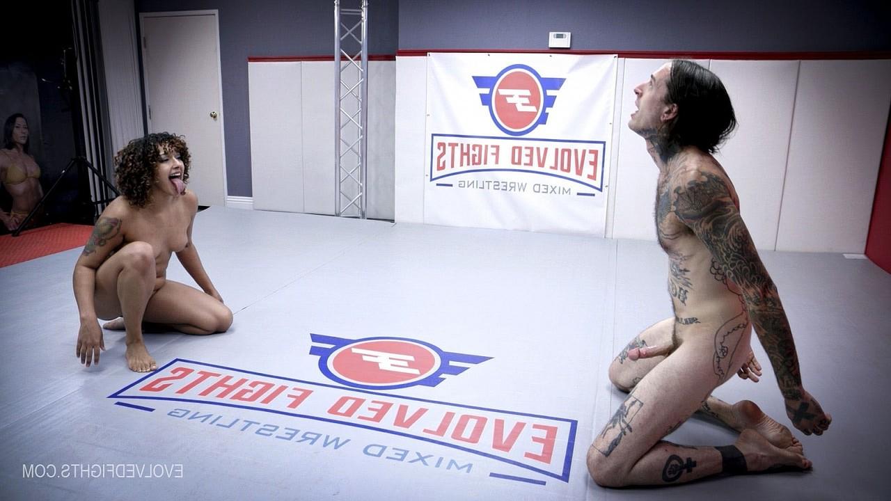 20P Curly-haired wrestler Daisy Ducati fucks her inked partner with a strapon