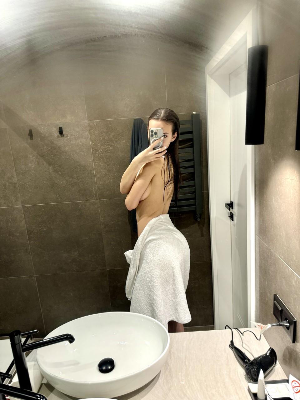 15P Sexy babe takes selfies while teasing in a towel in the bathroom