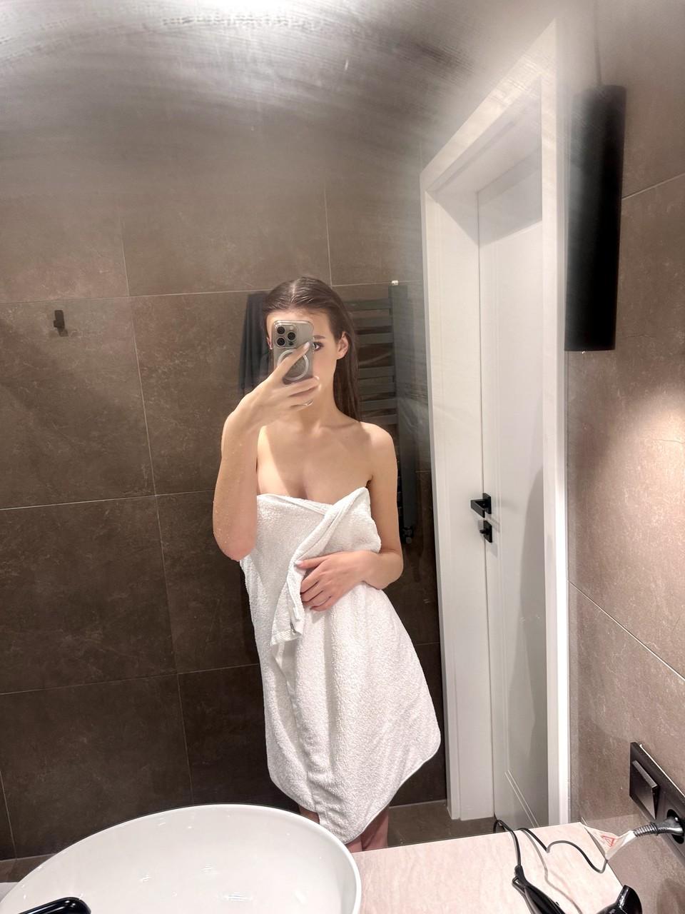 15P Sexy babe takes selfies while teasing in a towel in the bathroom