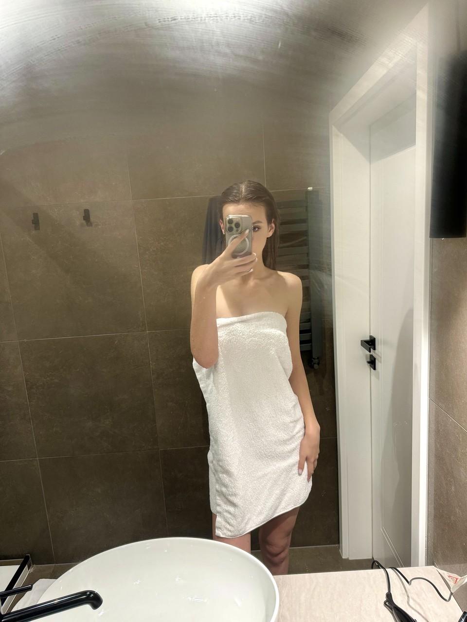 15P Sexy babe takes selfies while teasing in a towel in the bathroom