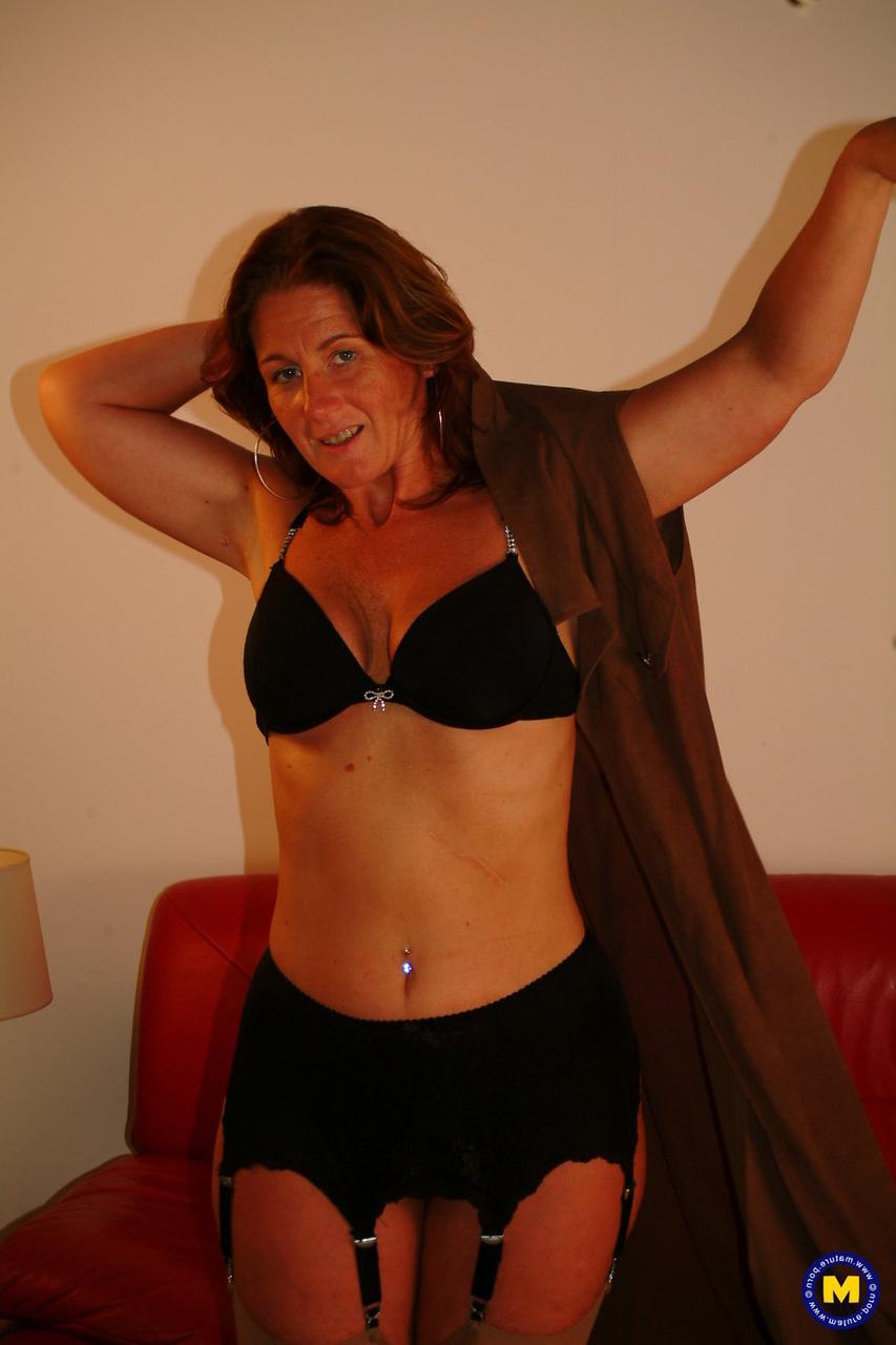 20P Mature with a round butt Gerdie gives a blowjob before having her twat drilled