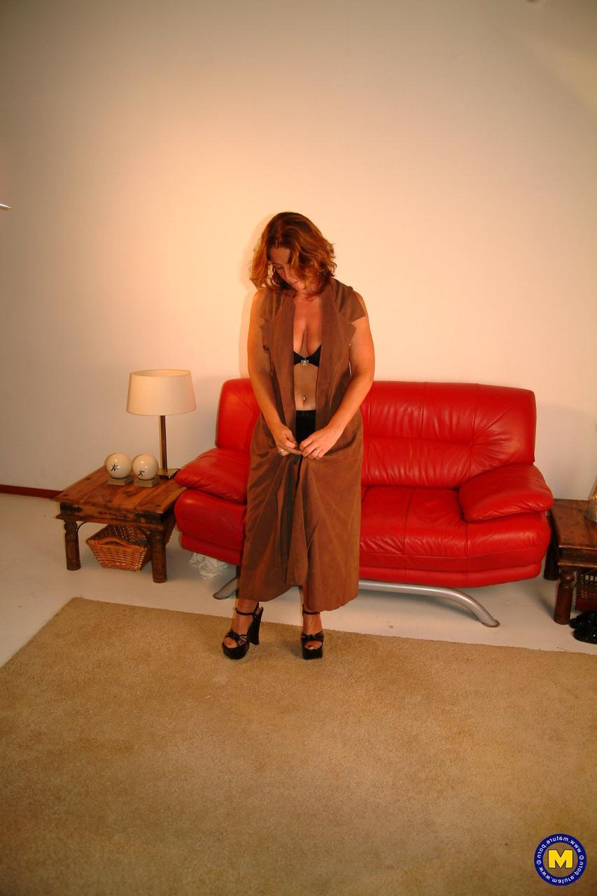 20P Mature with a round butt Gerdie gives a blowjob before having her twat drilled