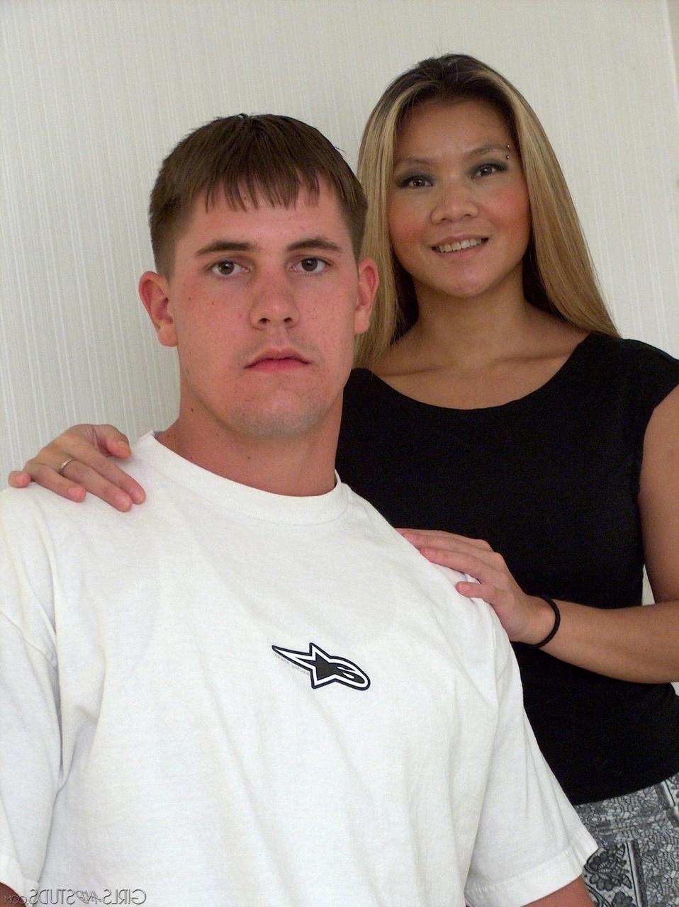 16P Casal amador Tiffany E e Terry D fazendo sexo quente na banheira de hidromassagem e na cama