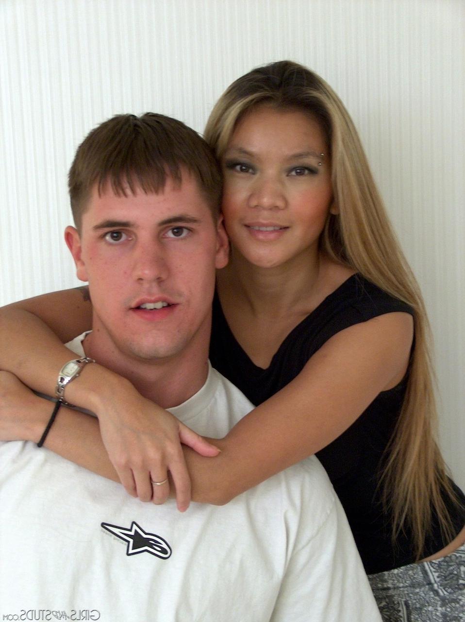 16P Casal amador Tiffany E e Terry D fazendo sexo quente na banheira de hidromassagem e na cama
