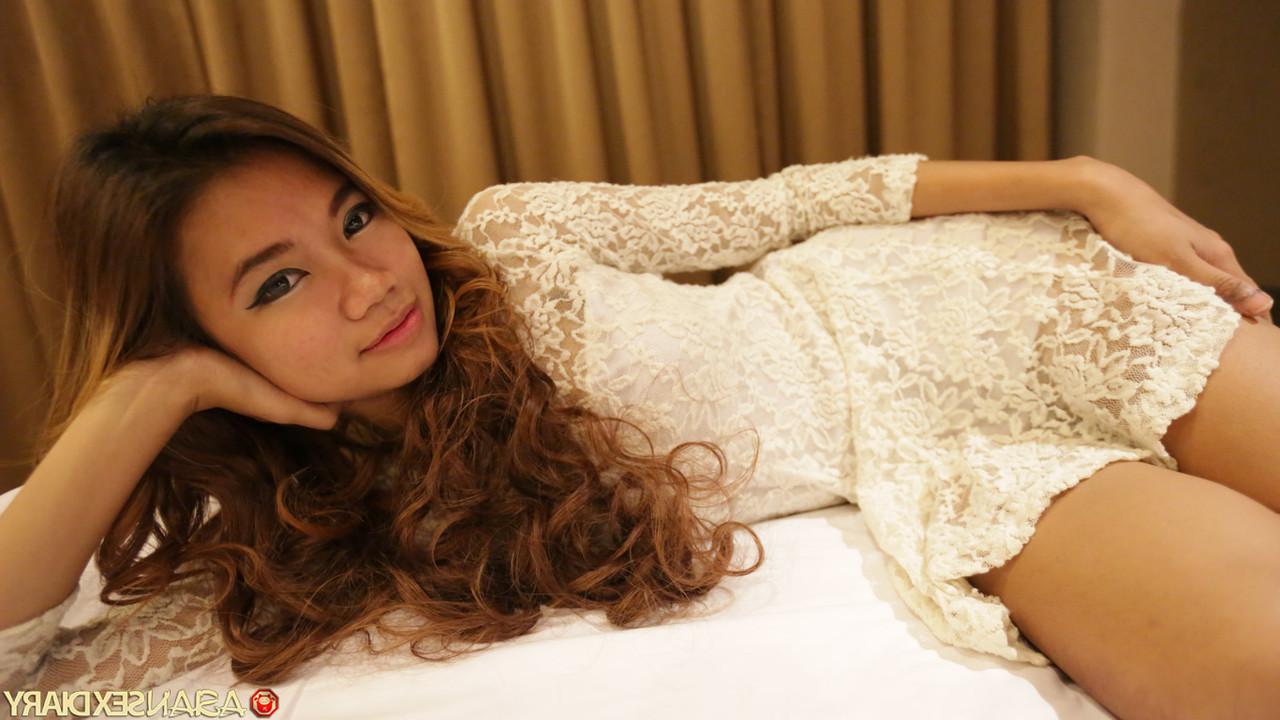 20P A linda gata asiática Oay mostra sua buceta cremosa depois de fazer sexo POV