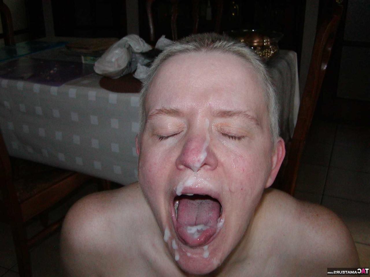 16P La blonde mature Tiffany Pearl mange du sperme après une éjaculation faciale en mode POV