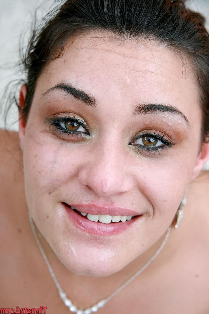 20P A morena latina Charley Chase estraga a maquiagem enquanto enfia uma vara