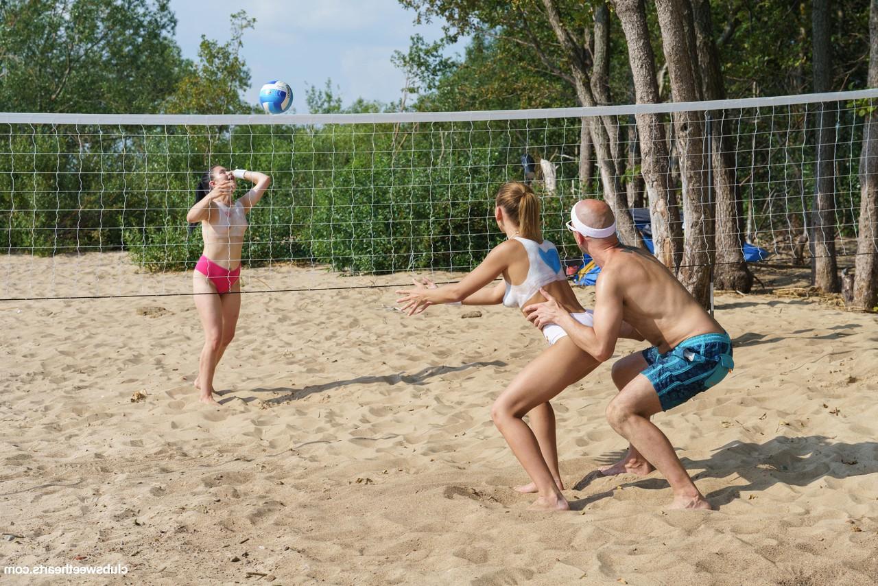 20P Slutty volleyball players Olivia Trunk & Skye Wood have a 3some at the beach