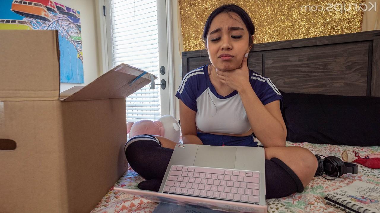 20P A doce adolescente Luna Mills exibe seus peitos grandes depois de ser fodida no ponto de vista