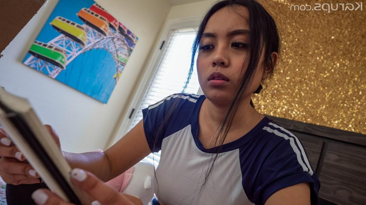 20P A doce adolescente Luna Mills exibe seus peitos grandes depois de ser fodida no ponto de vista