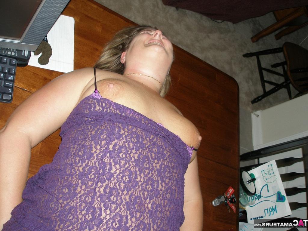 20P Amateur BBW Gangbang Momma a des relations sexuelles en POV avec la petite bite de son homme