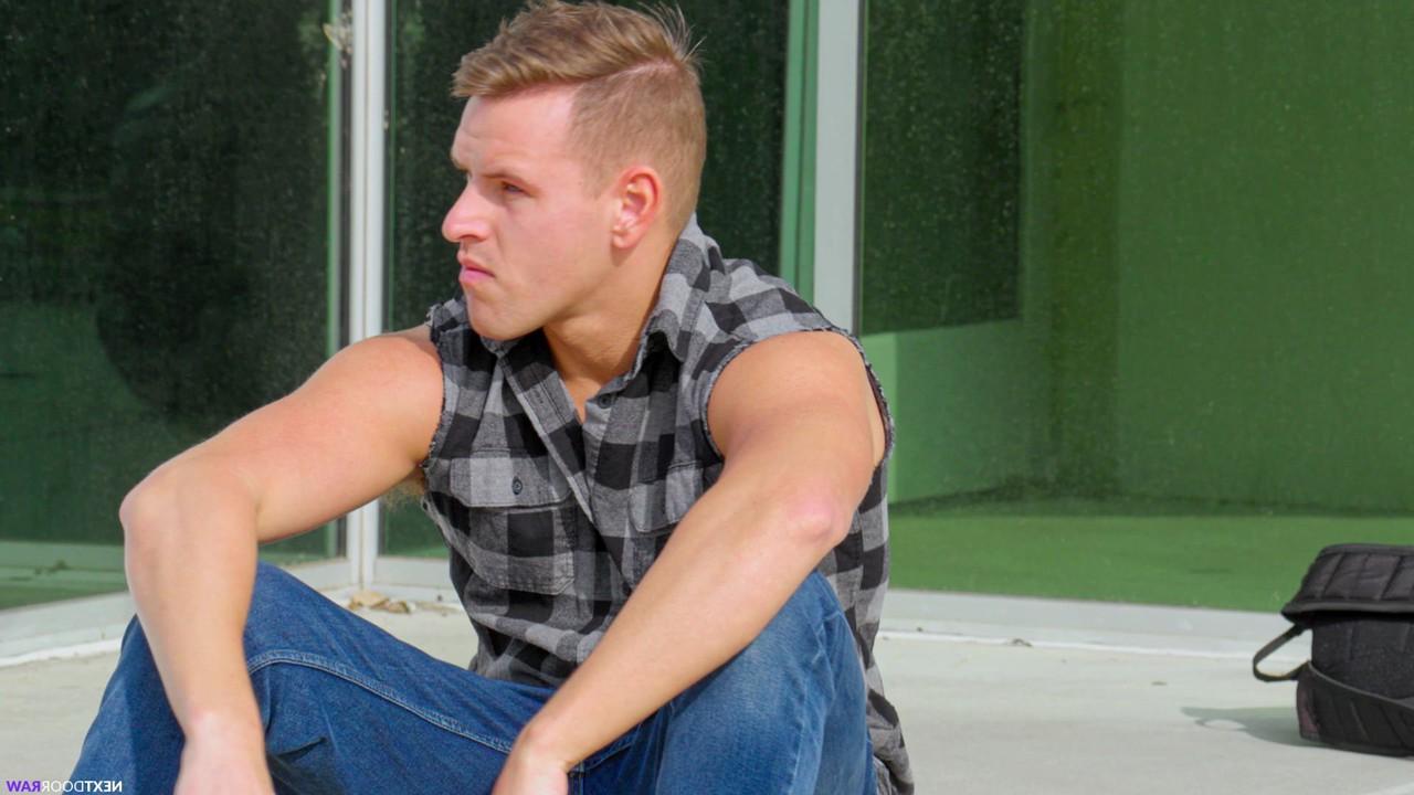 20P Hung gay Shane Cook analizes a bottom with a small dick after getting head
