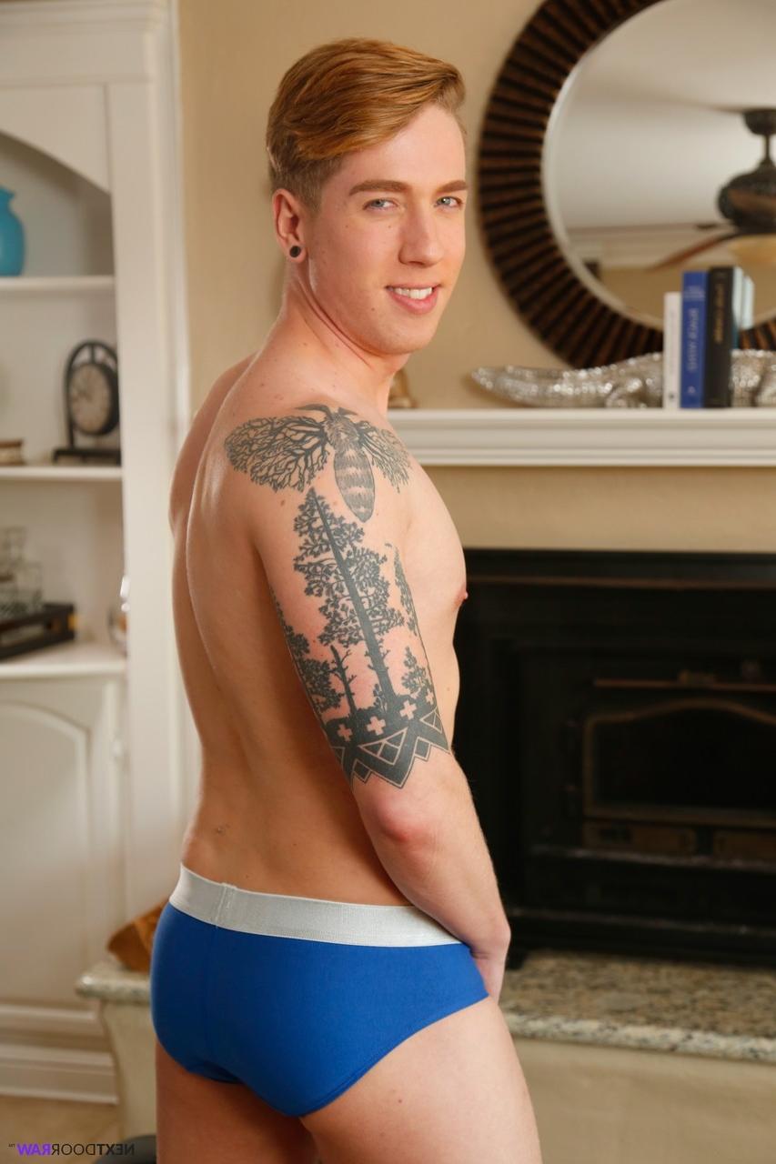 20P Studs Derrick Dime e Lukas Grande explodem as varas um do outro antes de bater anal