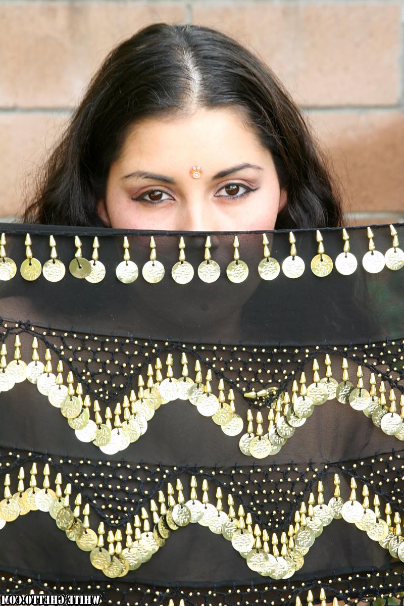 17P Die vollbusige indische Prinzessin Hari bekommt nach wildem POV-Sex eine schöne Gesichtsbehandlung