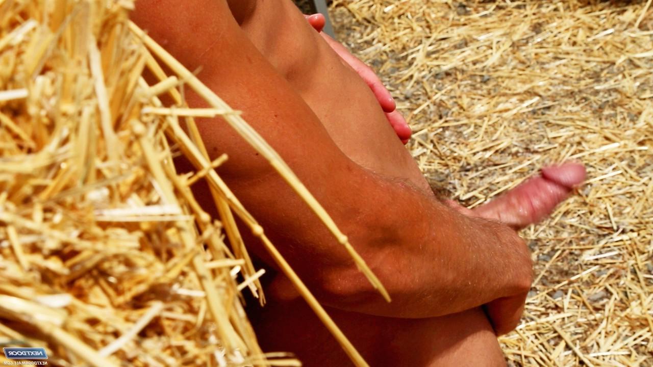 20P El musculoso amateur Austin Storm se pajea completamente desnudo al aire libre