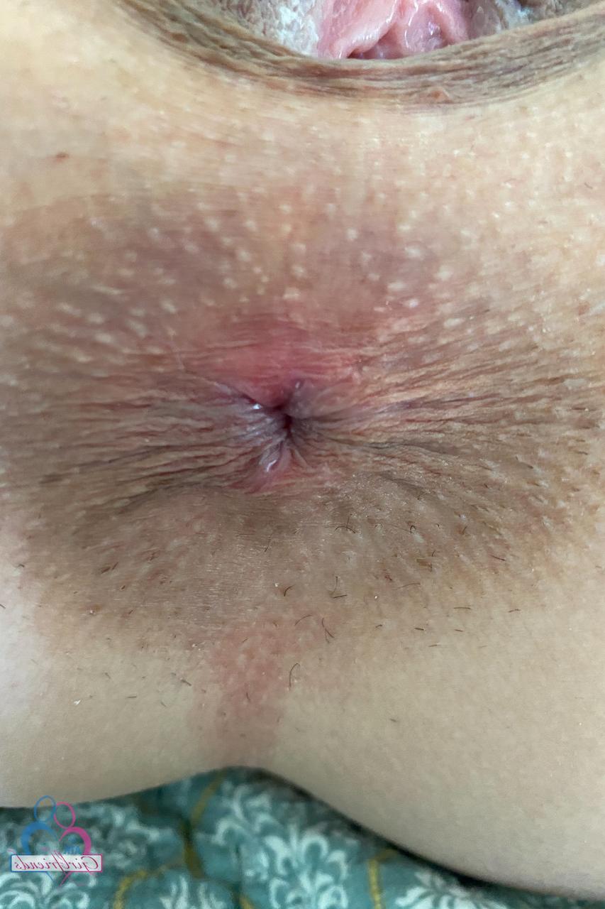 20P Curvy babe Lily Adams shows her shaved pussy & her tight anal love hole
