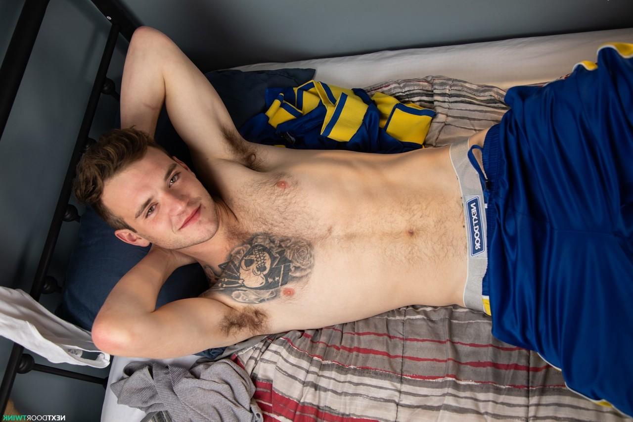 20P Los chicos gay Trevor Harris y Scott Finn se hacen una mamada después de tener sexo anal