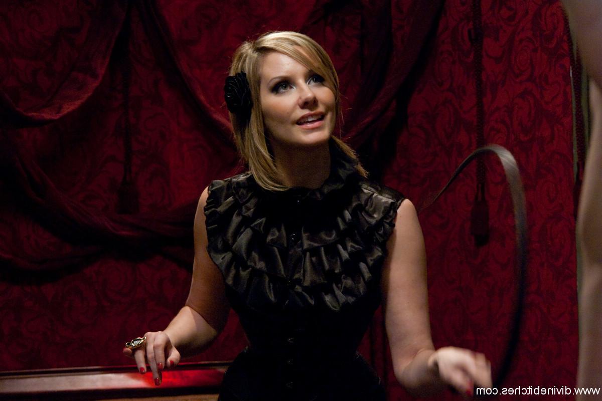 20P La rubia con vestido negro maitresse madeline marlowe juega con su esclava