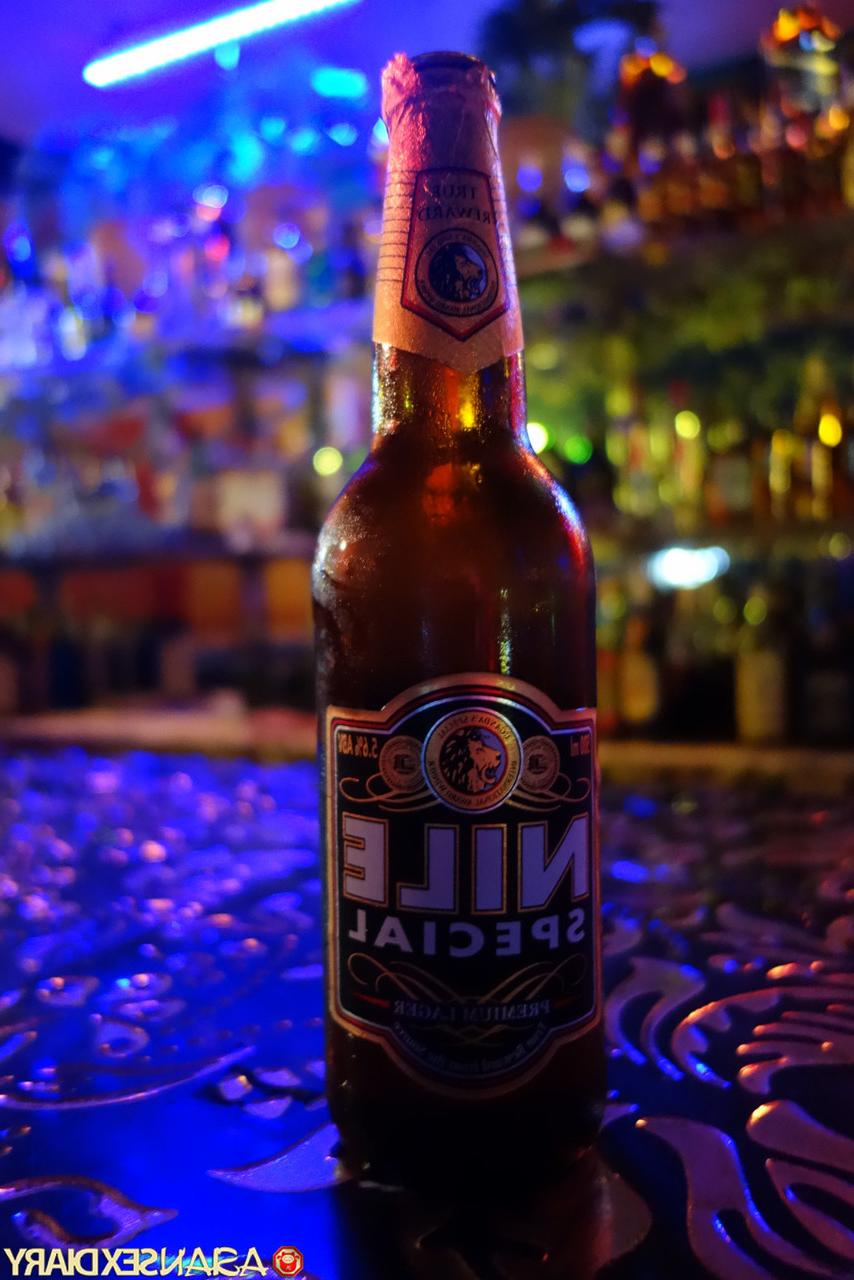 20P A gata negra peituda Fifi termina uma noite com sexo interracial POV