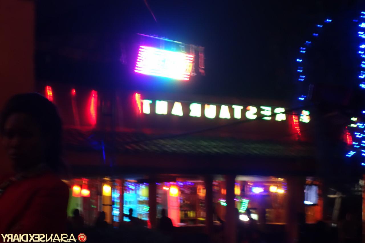 20P A gata negra peituda Fifi termina uma noite com sexo interracial POV