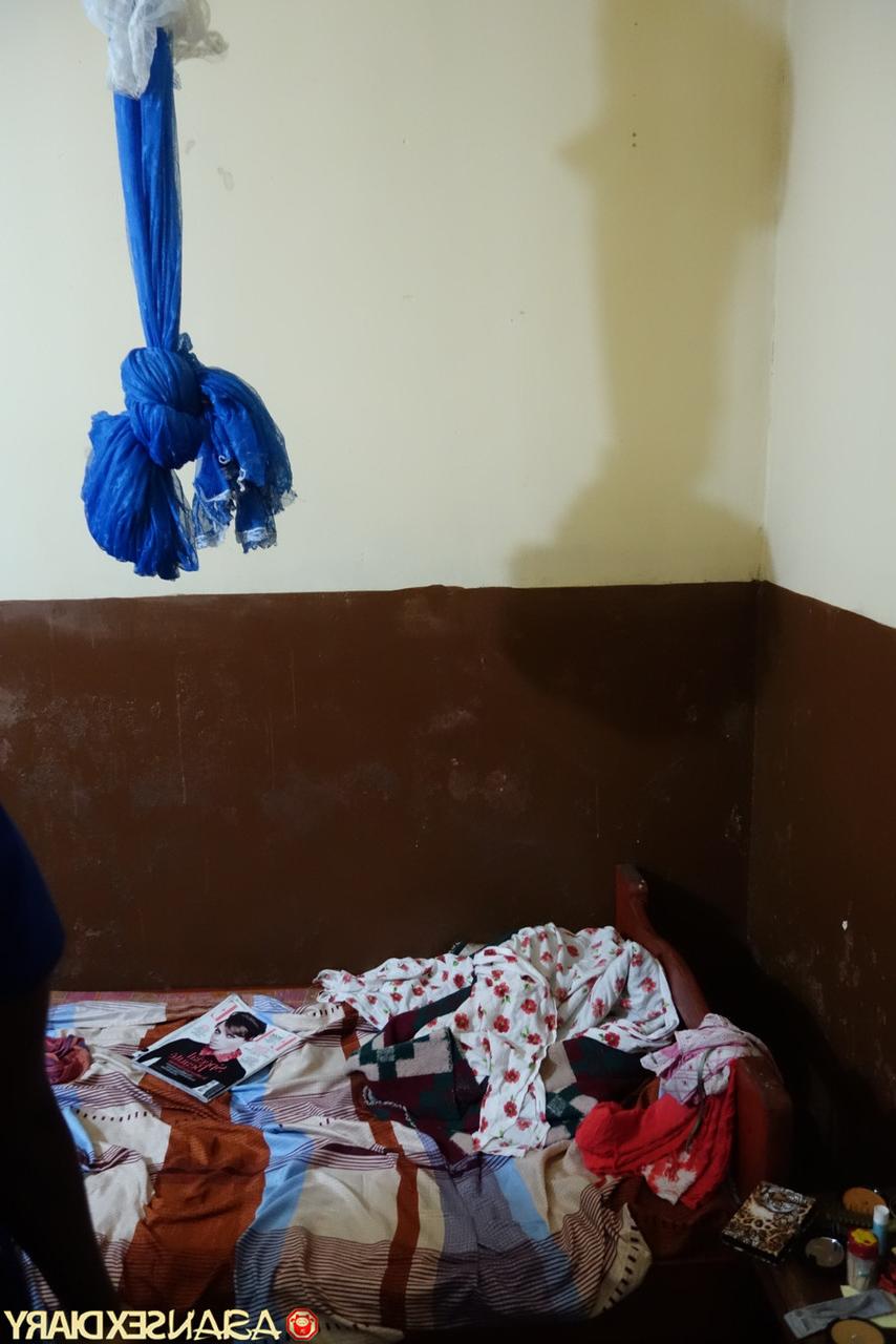 20P A gata negra peituda Fifi termina uma noite com sexo interracial POV
