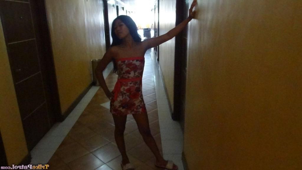 17P La vilaine fileuse Trixie se fait défoncer la chatte poilue lors d'une séance de baise en gros plan en POV