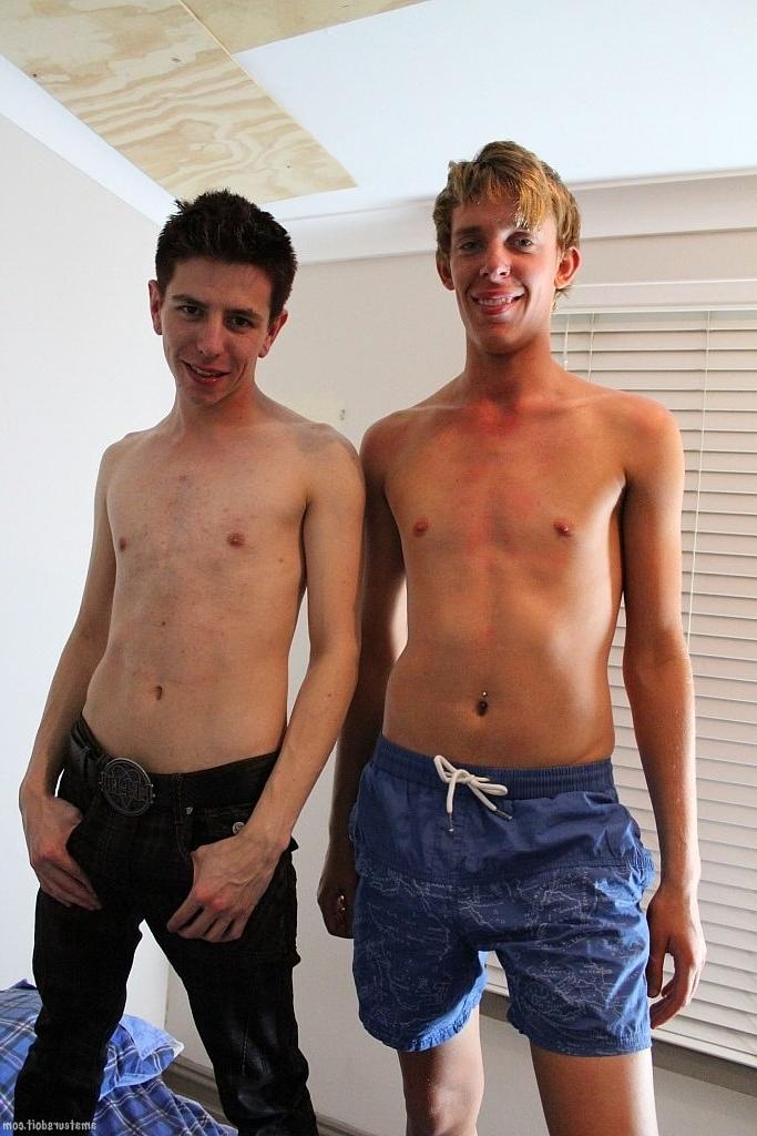 20P Os gays amadores magros Jason Jammer e Nic Naughty chupam as ereções um do outro