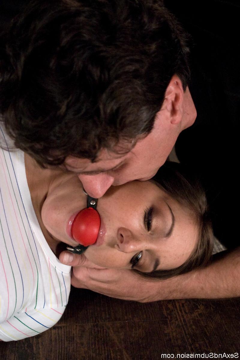 20P Submissive MILF Kiera King gets a flogging after giving her handler a blowjob