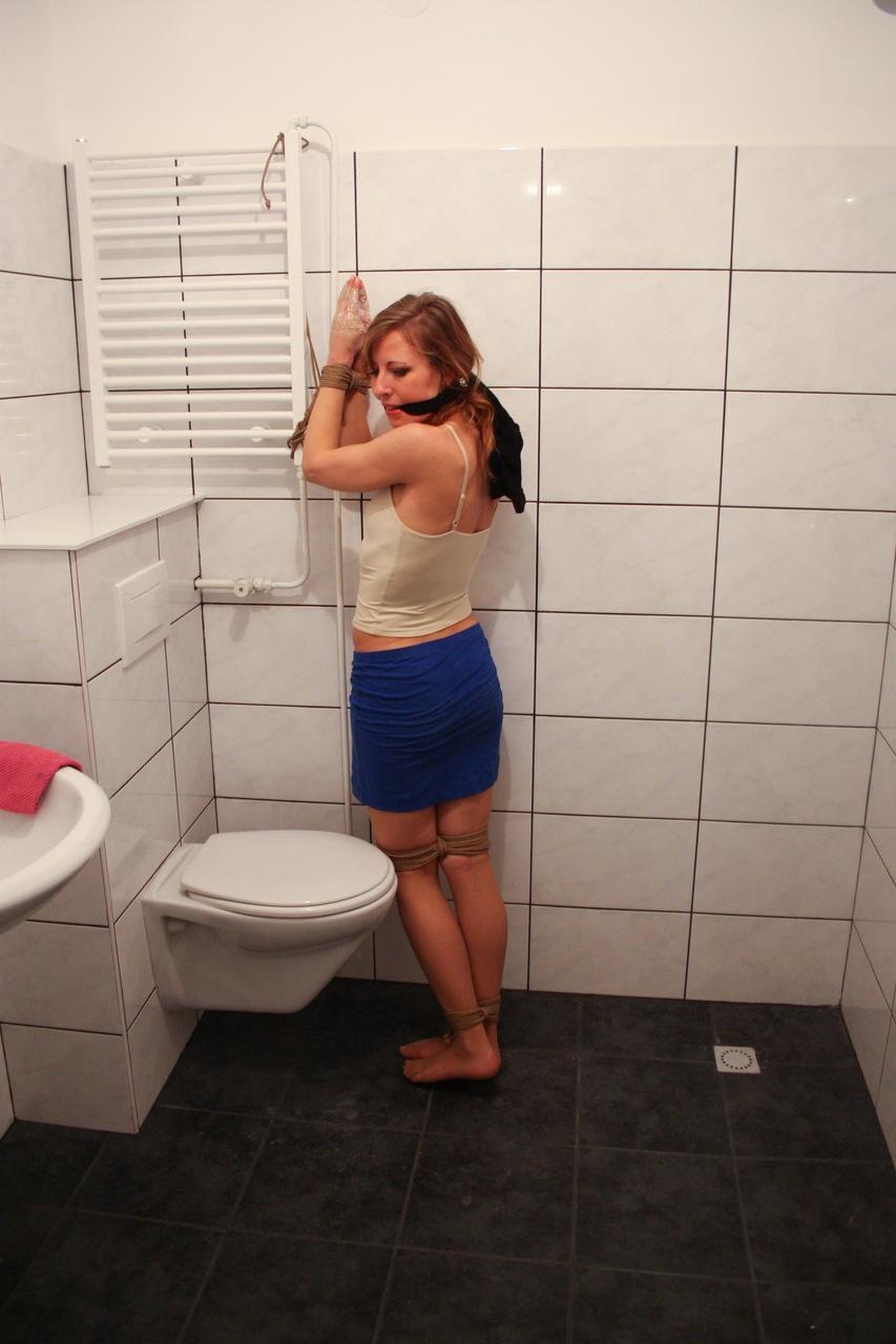 20P Brunette babe Eve struggles to free herself from bondage in the bathroom