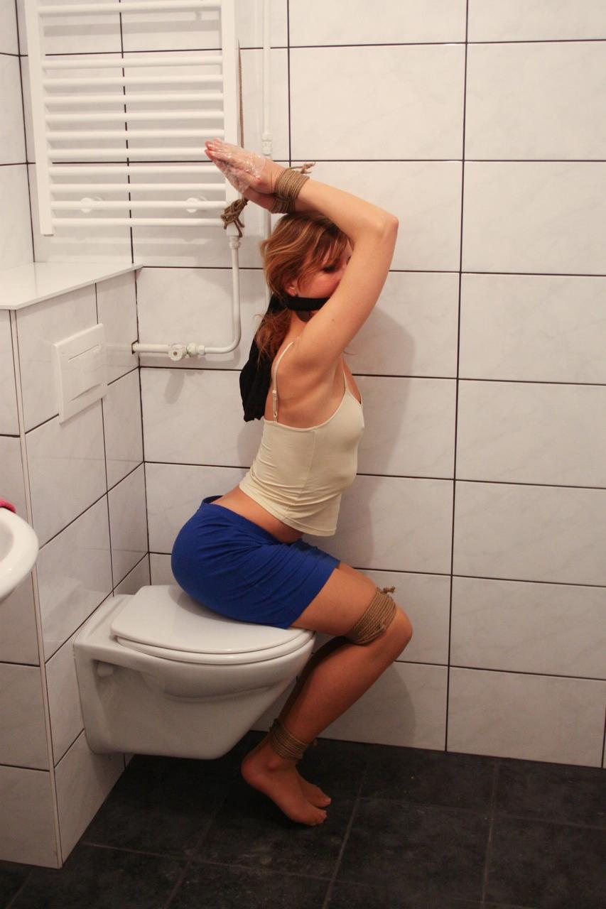 20P Brunette babe Eve struggles to free herself from bondage in the bathroom