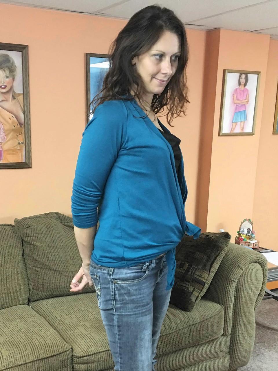 20P Sexy MILF Trisha Delight gets down on her knees & gives a POV BJ while naked