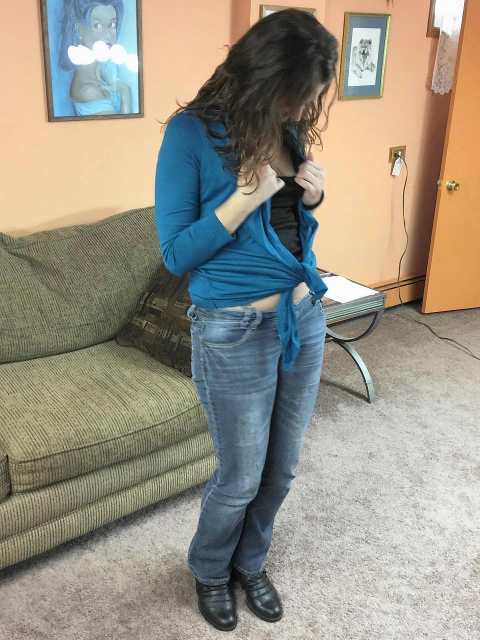 20P Sexy MILF Trisha Delight gets down on her knees & gives a POV BJ while naked
