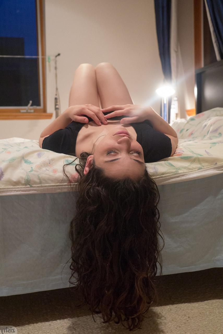 11P Das heiße College-Babe Frankie Sedona zeigt in der Öffentlichkeit ihr süßes Höschen