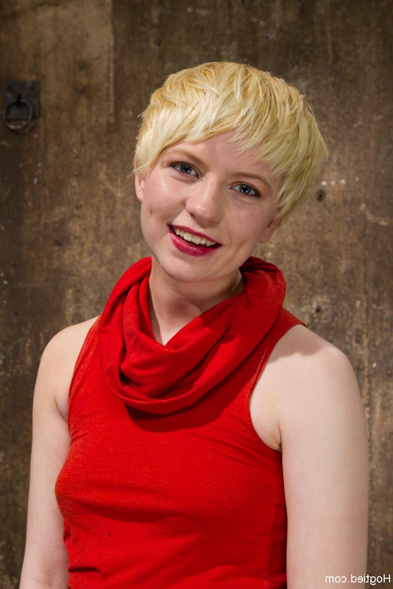 20P Short-haired American gets bound, whipped and toyed by her master