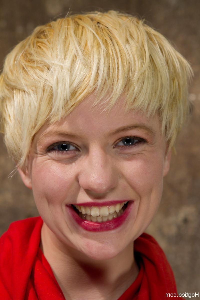 20P Short-haired American gets bound, whipped and toyed by her master