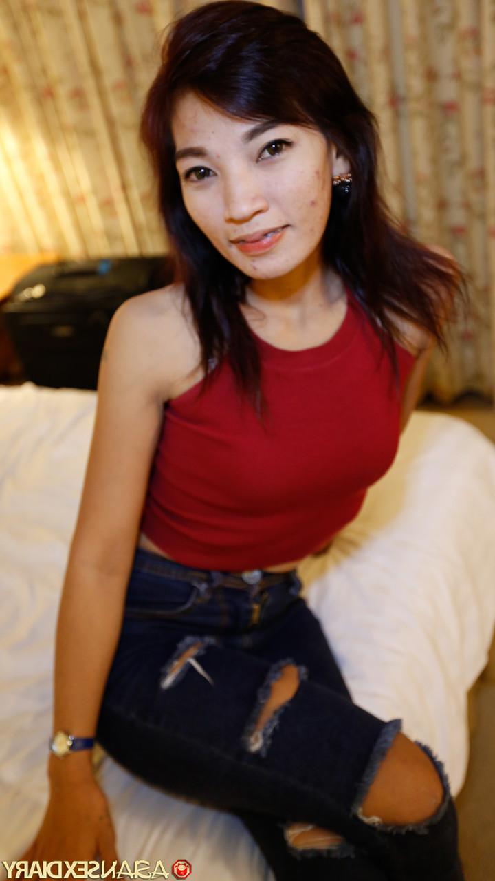 20P A gata asiática Duang mostra sua buceta gostosa de perto depois de fazer sexo POV