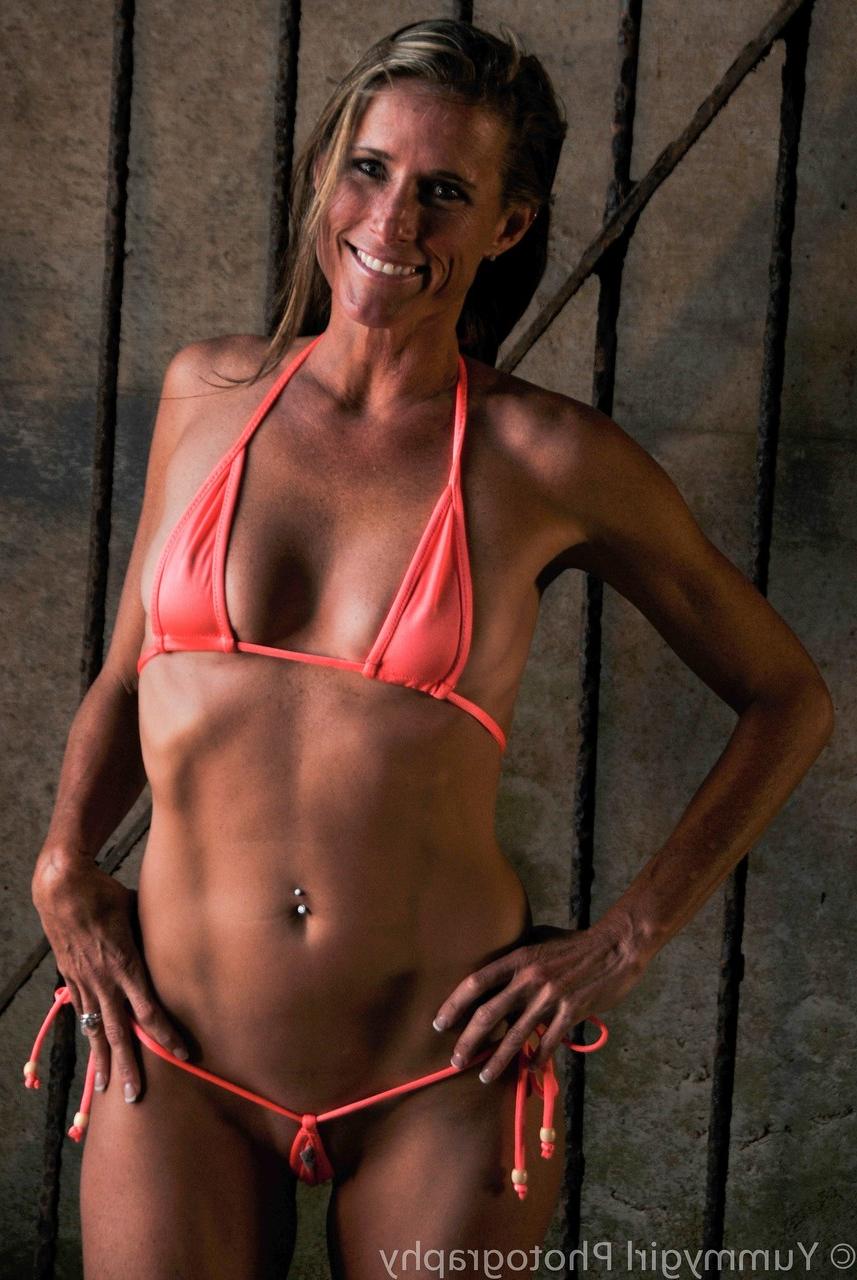 20P Brunette MILF Sofie Marie does a sexy outdoor tease wearing a bikini