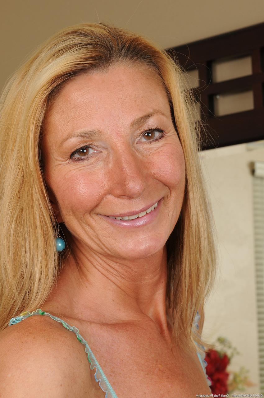 20P Blonde MILF Pam displays her long legs, pierced belly and mature pussy