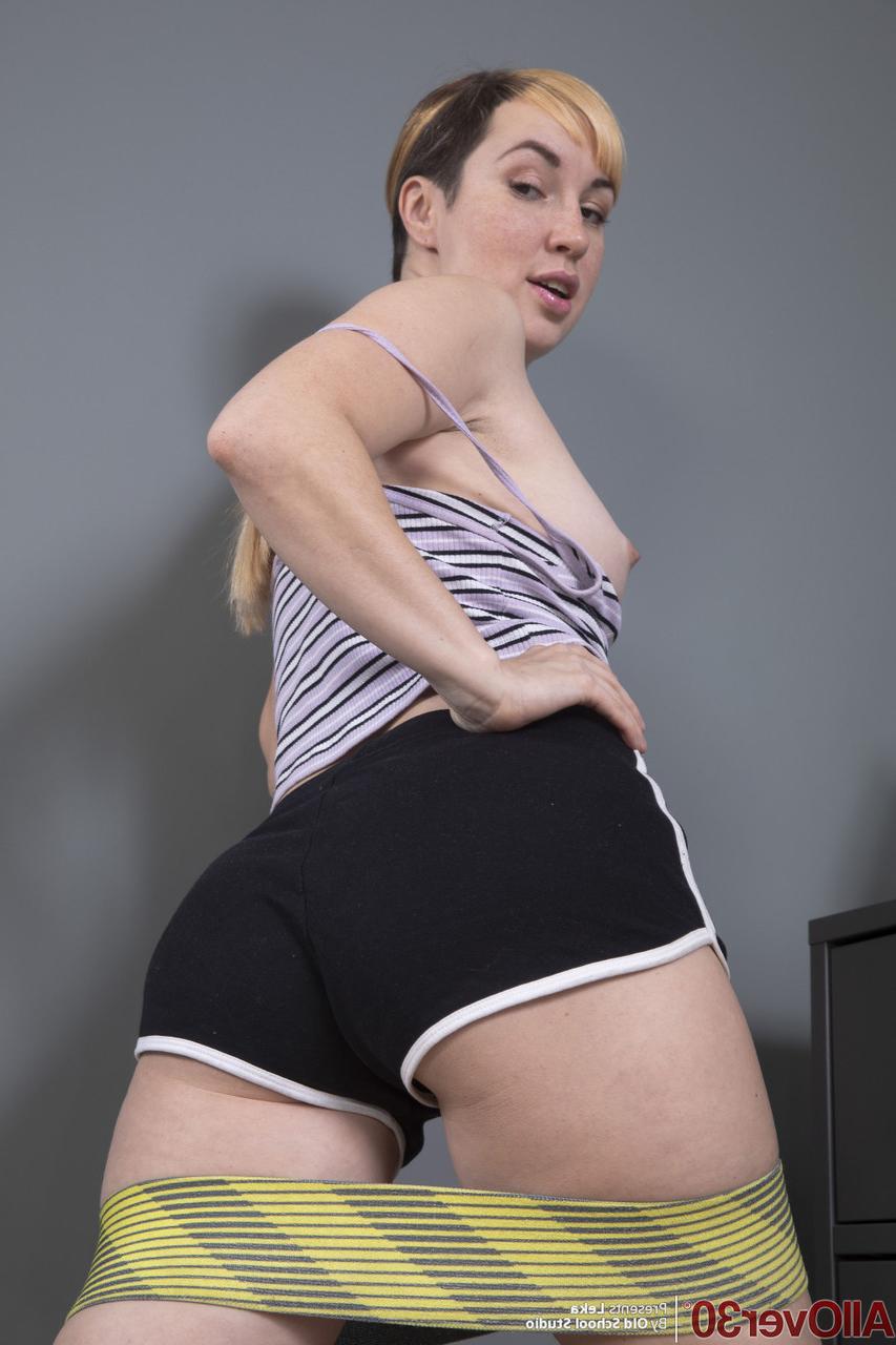 15P 30 plus lady Leka removes booty shorts while getting bare naked in her bedroom